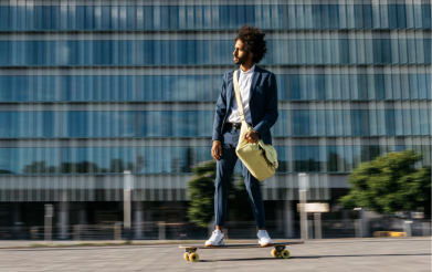 uomo-capelli-skateboard